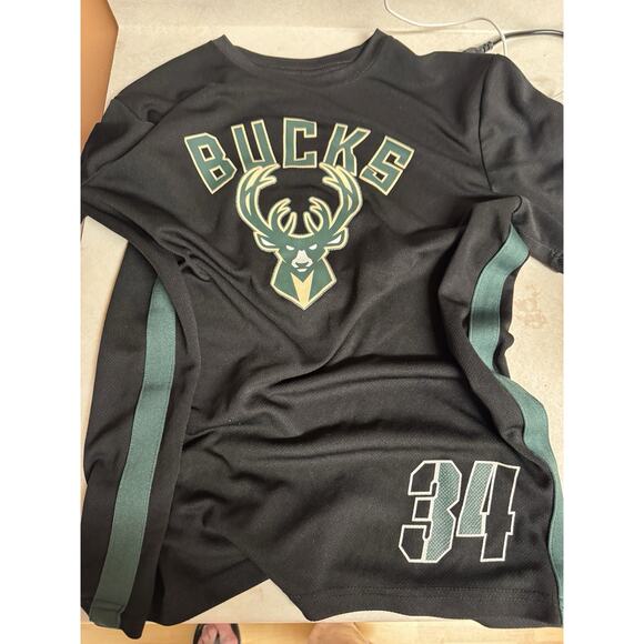 Milwaukee Bucks #34 Antetokounmpo NBA Graphic T Shirt Mens M READ - Picture 6 of 11